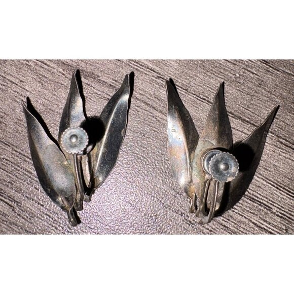Vintage Sterling Silver NYE Leaf Screw Back Earrings - Picture 2 of 3